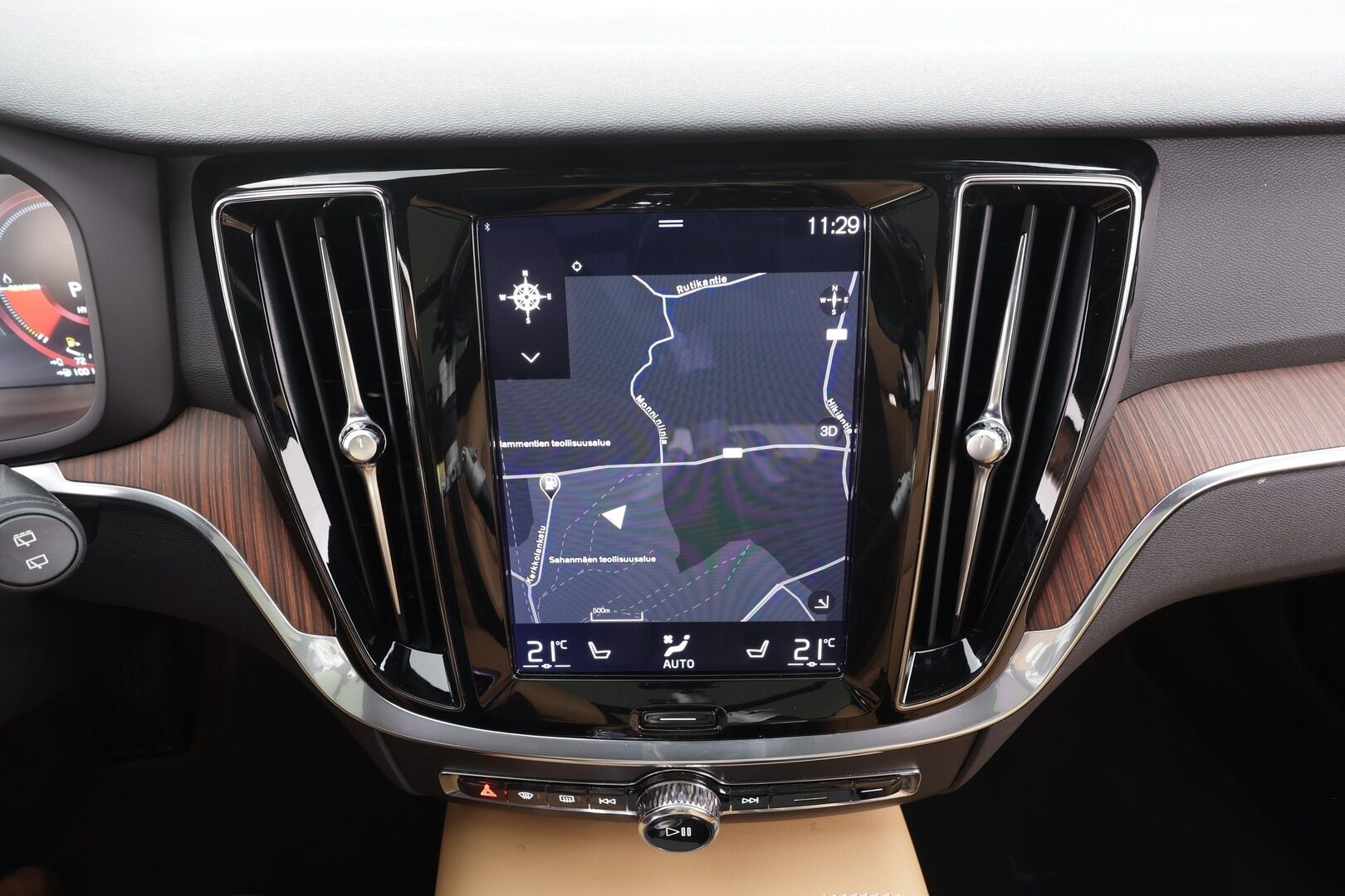 Volvo V60 2022 T6 AWD Long Range Inscription Edition aut - | Panorama | Koukku | ACC | Full-LED | P.Kamera | Ilmastoidut Sporttinahat Muistilla | Lisälämmitin | Kaistavahti | Navi | Keyless | Merkkihuollot | 2x Latauskaapelit | Kahdet renkaat | Suomi-auto |