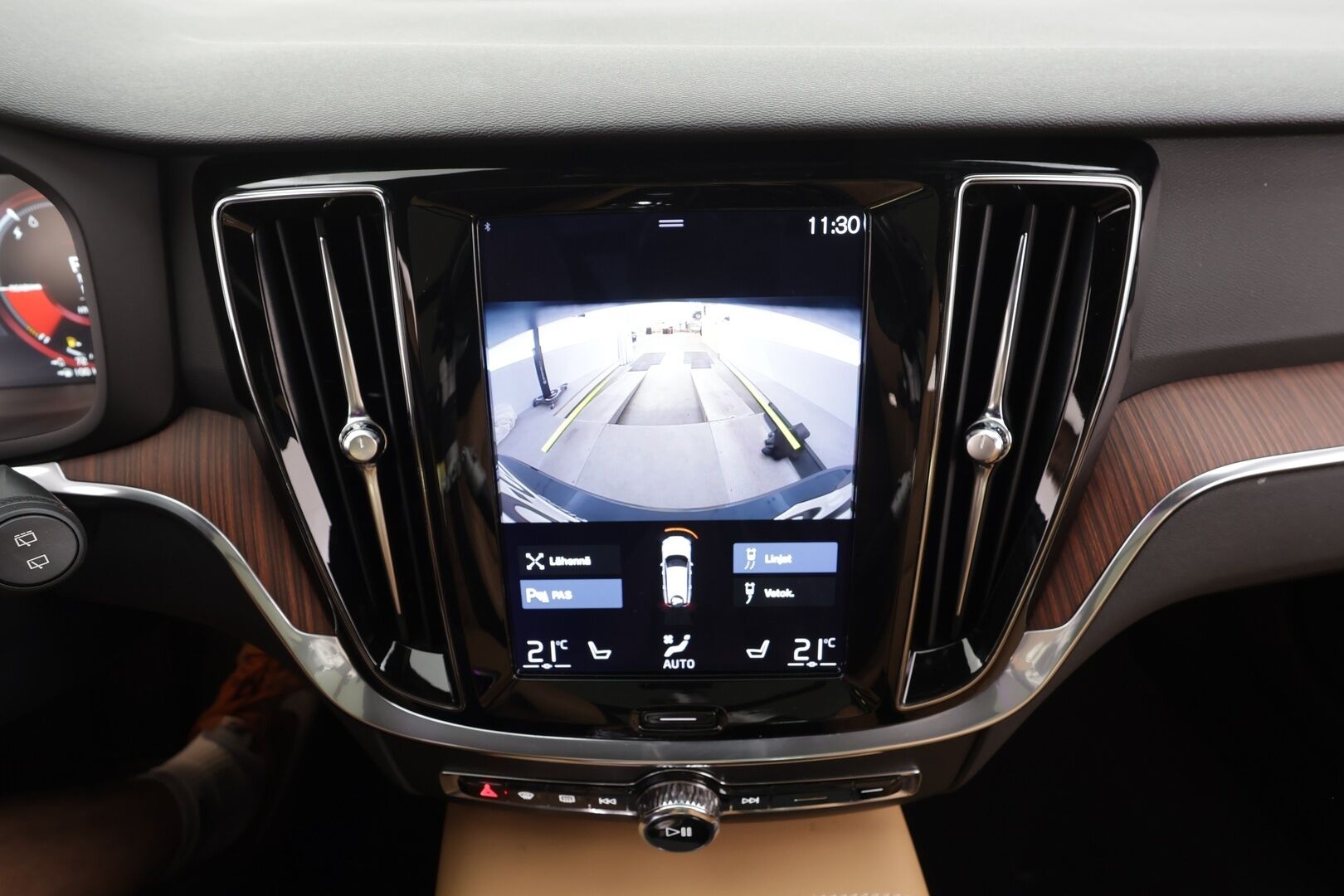 Volvo V60 2022 T6 AWD Long Range Inscription Edition aut - | Panorama | Koukku | ACC | Full-LED | P.Kamera | Ilmastoidut Sporttinahat Muistilla | Lisälämmitin | Kaistavahti | Navi | Keyless | Merkkihuollot | 2x Latauskaapelit | Kahdet renkaat | Suomi-auto |