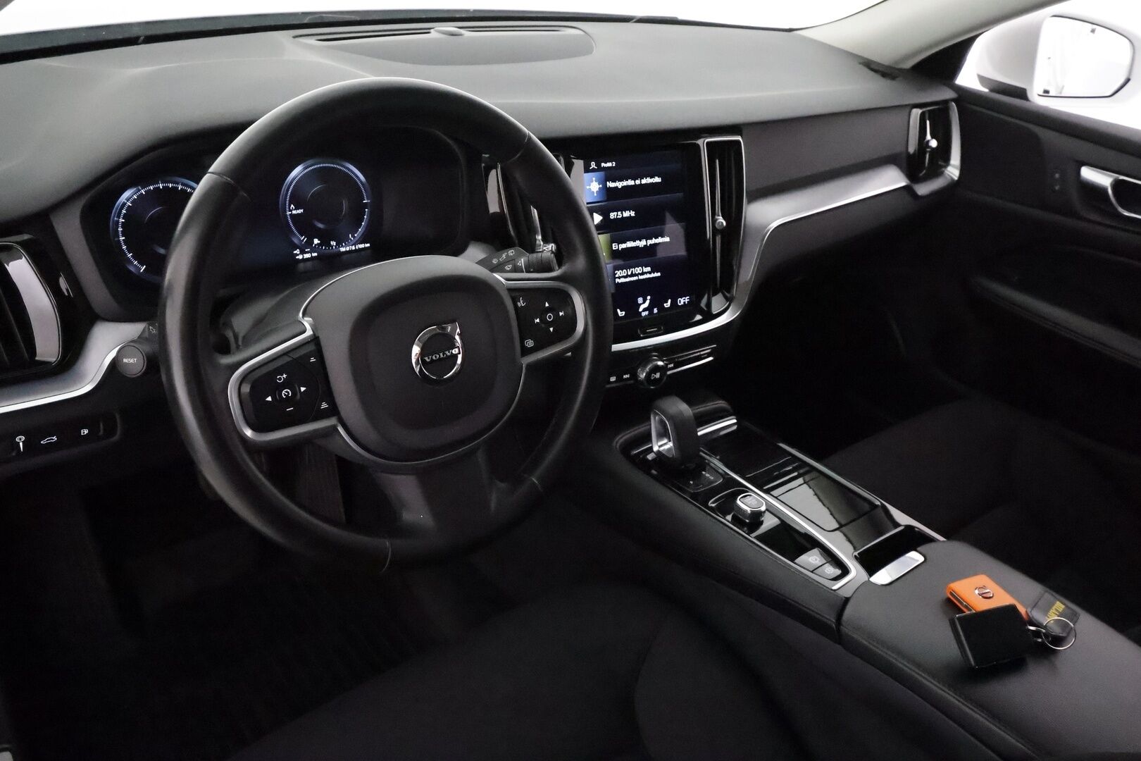 Volvo V60 2022 T6 AWD Long Range Inscription Expression **Vakkari / Keyless / P.tutka - 1 om Suomi auto / Kahdet renkaat aluvanteilla