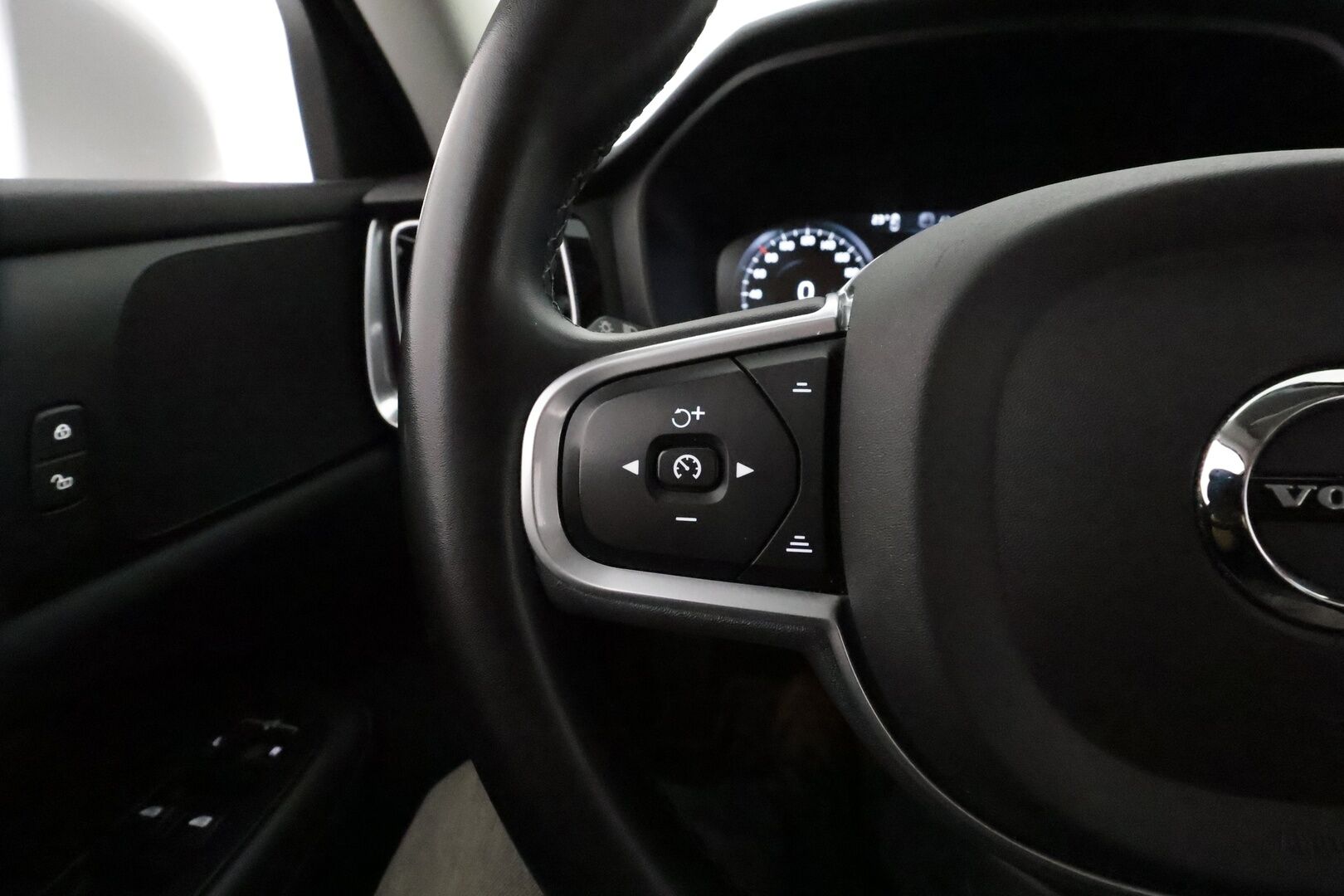 Volvo V60 2022 T6 AWD Long Range Inscription Expression **Vakkari / Keyless / P.tutka - 1 om Suomi auto / Kahdet renkaat aluvanteilla