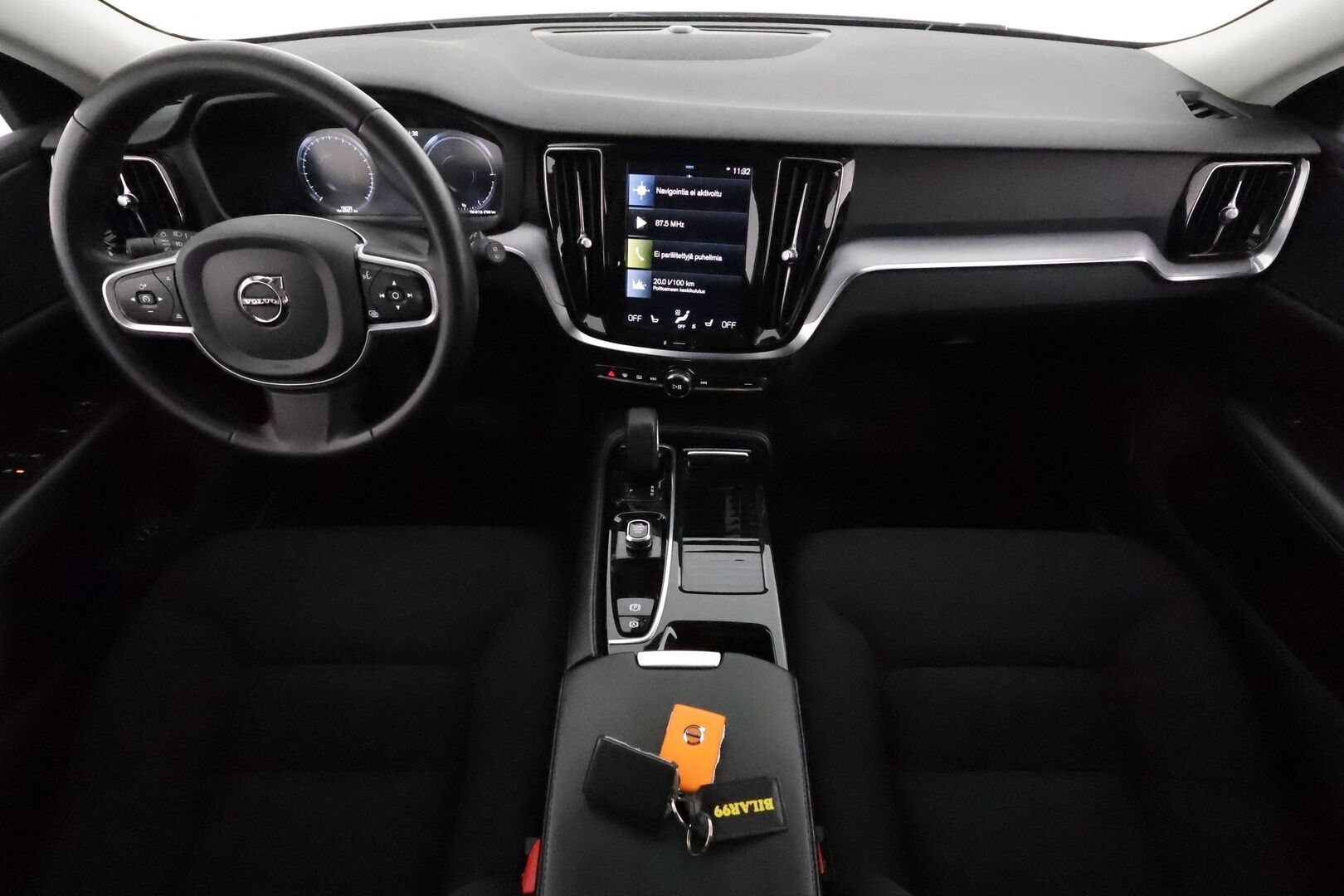 Volvo V60 2022 T6 AWD Long Range Inscription Expression **Vakkari / Keyless / P.tutka - 1 om Suomi auto / Kahdet renkaat aluvanteilla