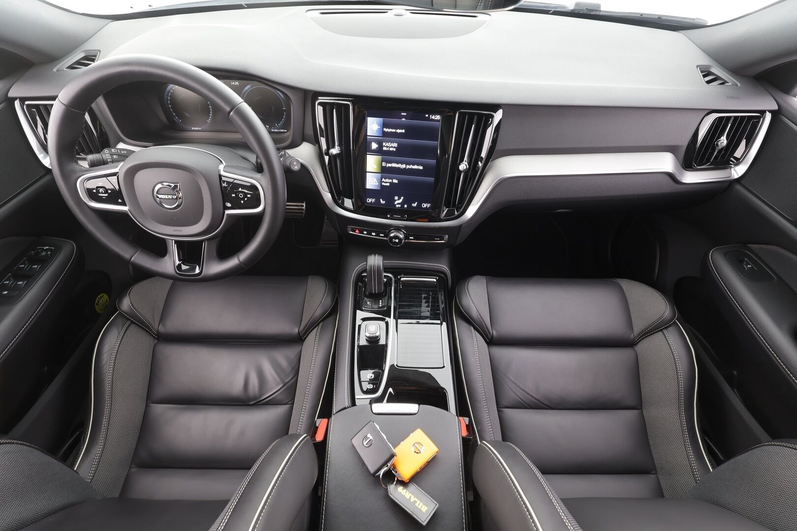Volvo V60 2022 T6 AWD Long Range R-Design Edition aut - | ACC | Pilot assist | Muistipenkki | Full-LED | Puolinahat | Sporttipenkit | P.kamera | Keyless | High performance audio | Merkkihuollot | 