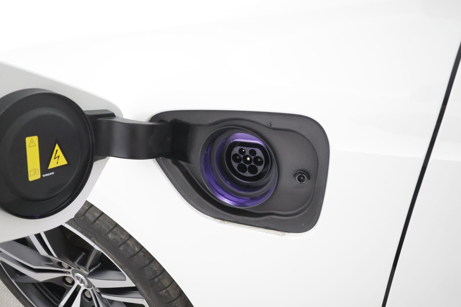 Volvo V60 2022 T6 AWD Long Range R-Design Edition aut - | ACC | Pilot assist | Muistipenkki | Full-LED | Puolinahat | Sporttipenkit | P.kamera | Keyless | High performance audio | Merkkihuollot | 