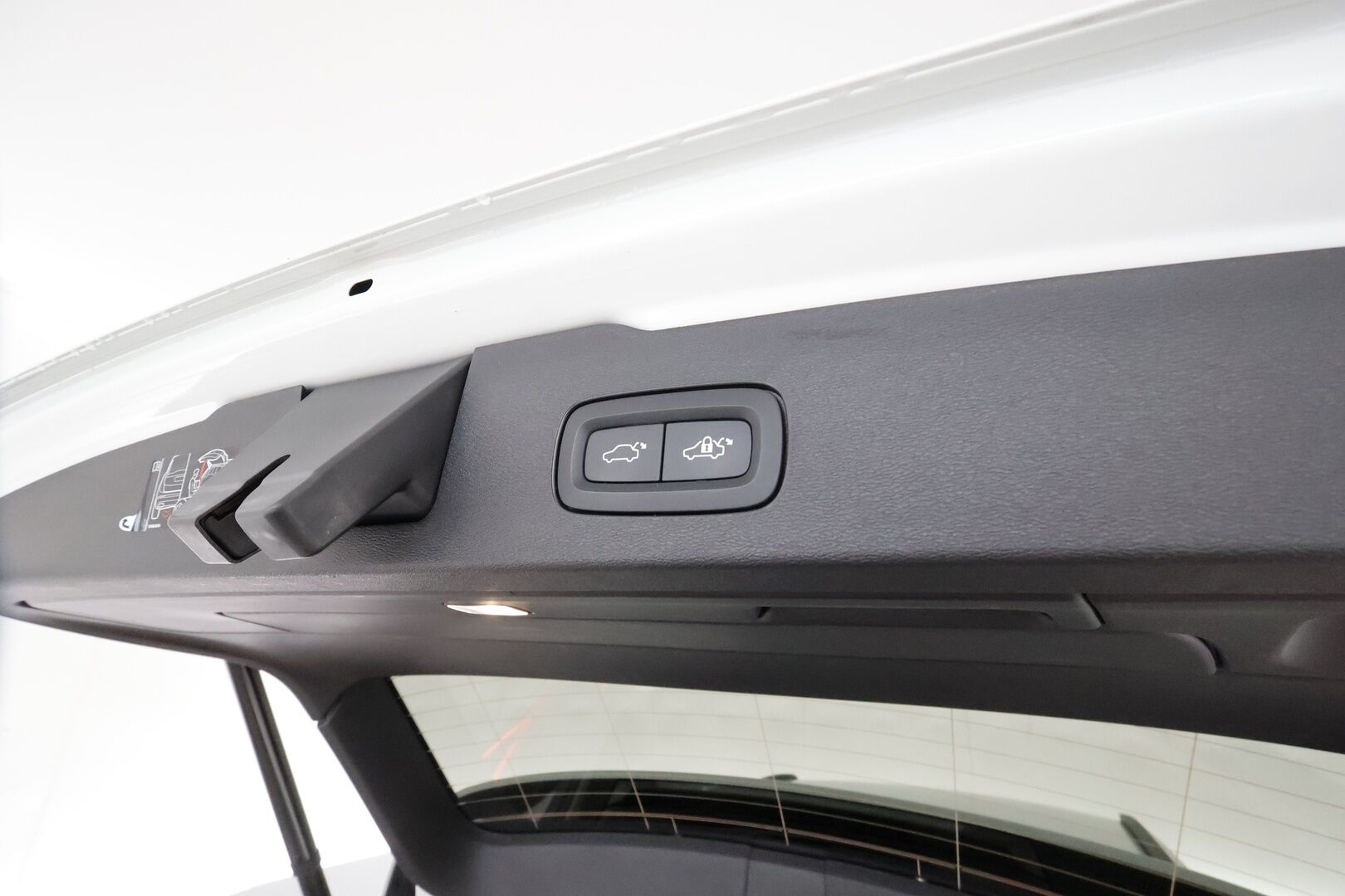 Volvo V60 2022 B3 MHEV Business Edition DCT aut **Webasto / Koukku / Adapt.vakkari / P.kamera / KeylessGo**