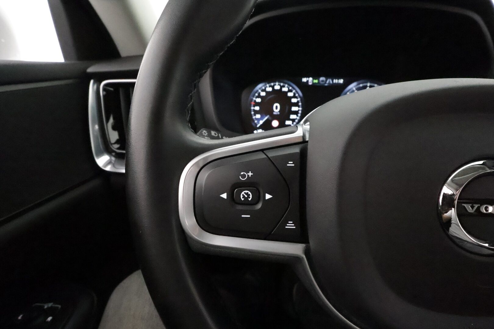 Volvo V60 2022 B3 MHEV Business Edition DCT aut **Webasto / Koukku / Adapt.vakkari / P.kamera / KeylessGo**