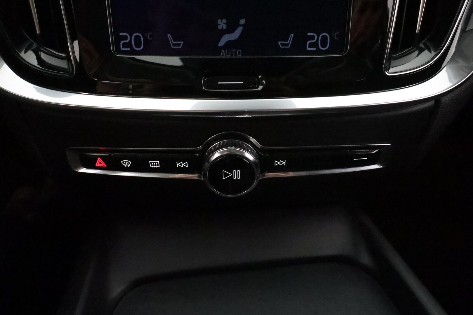 Volvo V60 2022 B3 MHEV Business Edition DCT aut **Webasto / Koukku / Adapt.vakkari / P.kamera / KeylessGo**