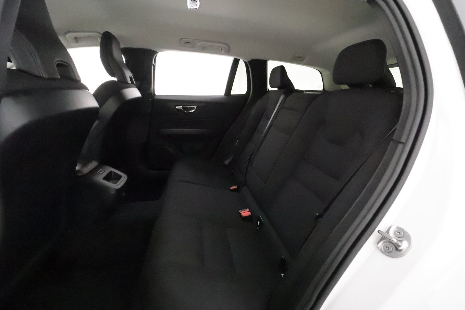 Volvo V60 2022 B3 MHEV Business Edition DCT aut **Webasto / Koukku / Adapt.vakkari / P.kamera / KeylessGo**