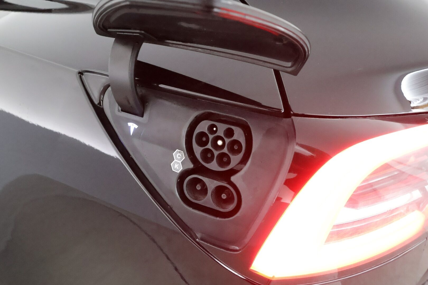 Tesla Model 3 2021 Standard Range Plus *EAP / Matrix LED / Lämpöpumppu / Lasikatto / Premium Audio / P.kamera* - Suomi-auto / Smart Summon / 2x vanteet