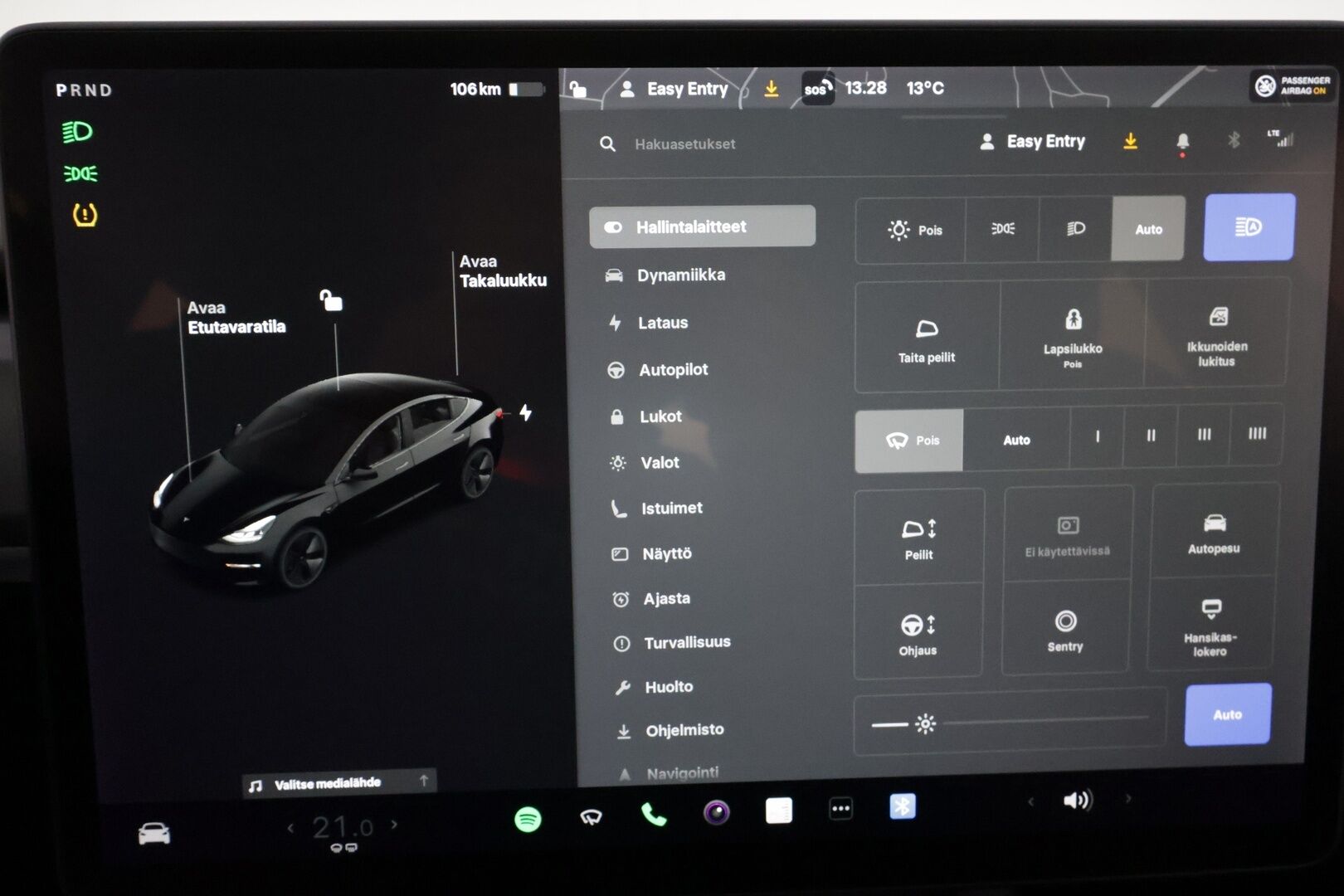 Tesla Model 3 2021 Standard Range Plus *EAP / Matrix LED / Lämpöpumppu / Lasikatto / Premium Audio / P.kamera* - Suomi-auto / Smart Summon / 2x vanteet