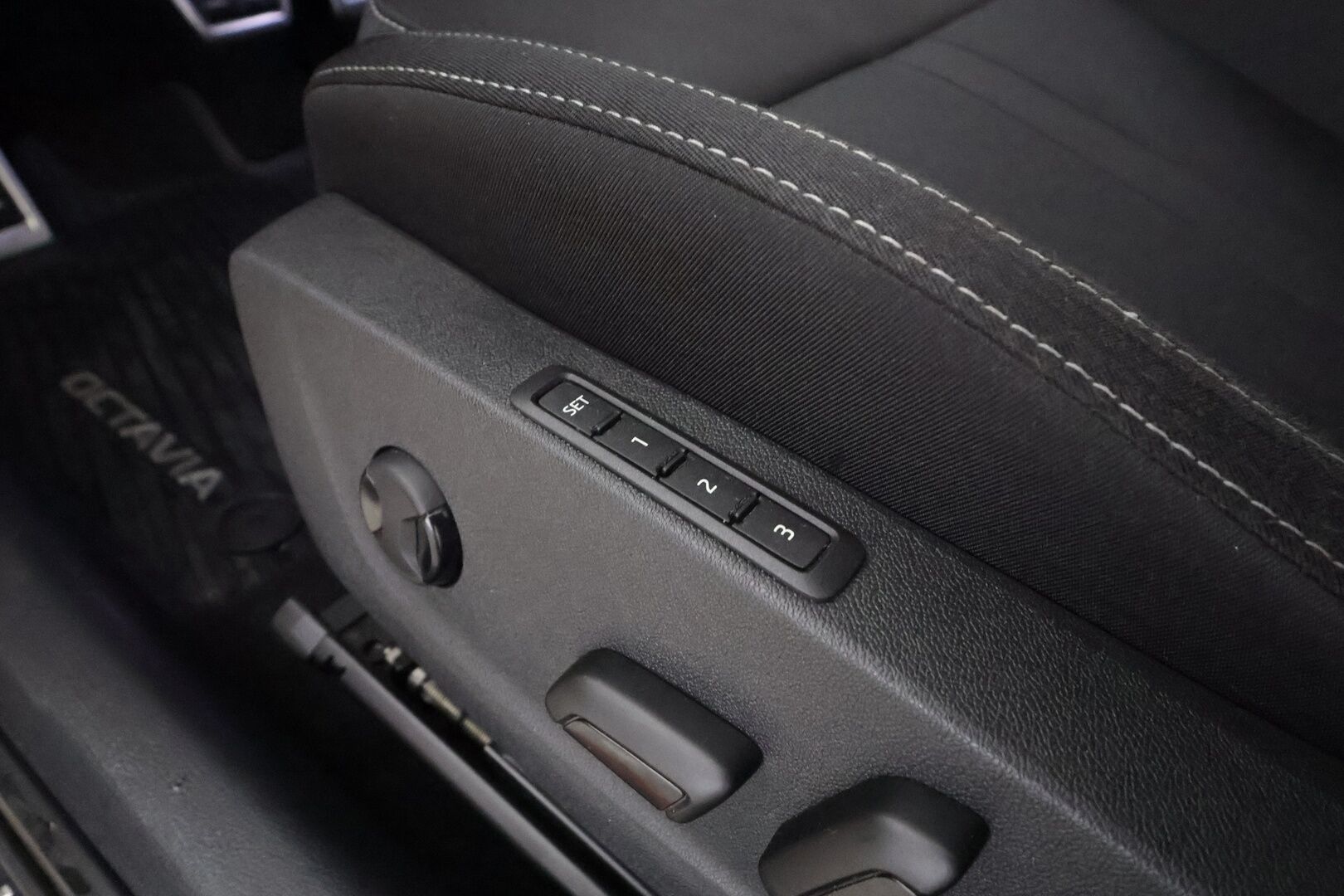 Skoda Octavia 2022 1.5 TSI Style eTEC DSG Autom. - ACC | Webasto | P.Kamera | Matrix-LED | Muistipenkki | Keyless | Apple&Android | Suomi-auto | Merkkihuollettu - KORKO VAIN 3,99 %