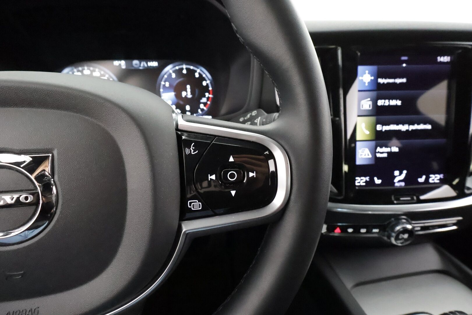 Volvo V60 2022 B4 MHEV Business R-Design Edition DCT aut * Webasto / Koukku / ACC / Full-LED / P.Kamera / Muistipenkki / Navi / Keyless * - 1-om Suomi-auto / Kahdet renkaat aluvanteilla / Merkkihuollot