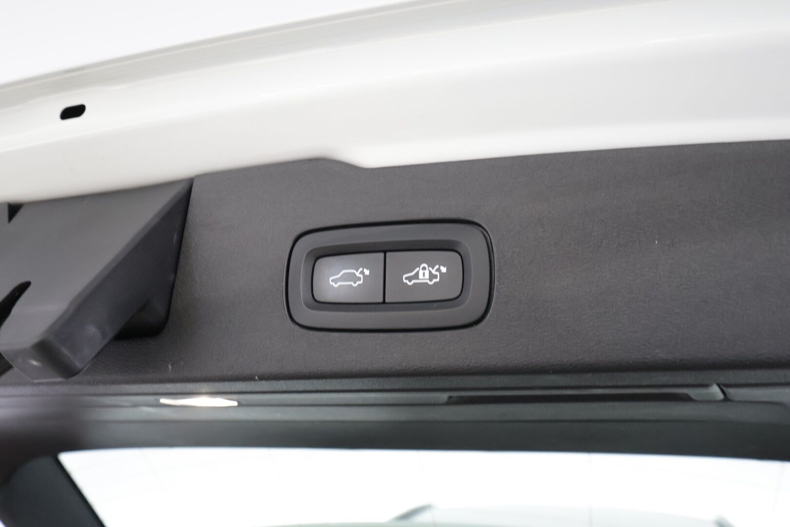 Volvo V60 2022 B4 MHEV Business R-Design Edition DCT aut * Webasto / Koukku / ACC / Full-LED / P.Kamera / Muistipenkki / Navi / Keyless * - 1-om Suomi-auto / Kahdet renkaat aluvanteilla / Merkkihuollot