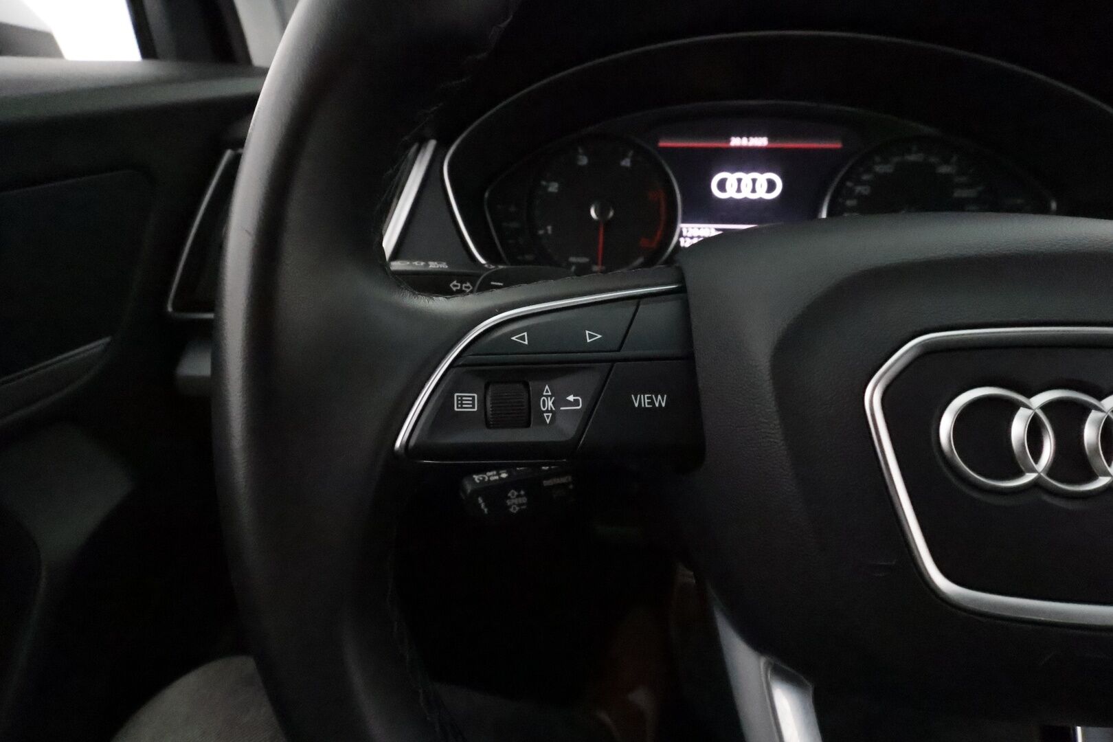 Audi Q5 2022 Business Advanced Launch Edition 40 TDI 150 kW MHEV quattro S tronic **Adapt.vakkari / Webasto / LED / Koukku** - 3,99 % KORKOTARJOUS TÄHÄN AUTOON 31.8. ASTI! - Suomi-auto / Kahdet renkaat aluvanteilla / Merkkihuollettu / Sporttipenkit / P.kamera / Ratin lämmitin