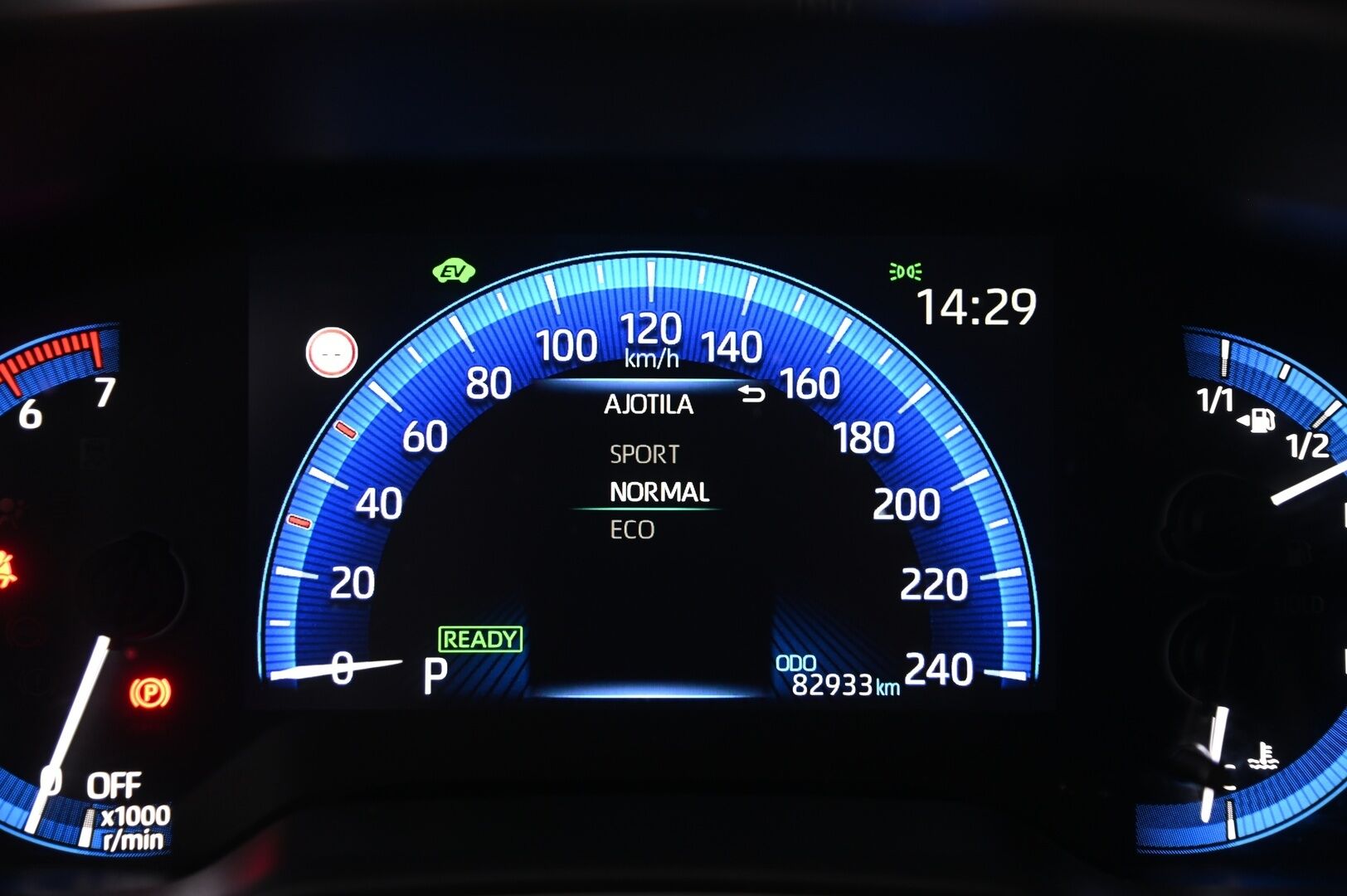 Toyota Corolla 2022 Touring Sports 1,8 Hybrid Active Edition - ACC | P-kamera | Navi | Lämmitettävä ohjauspyörä | 2x renkaat&vanteet | Merkkihuollettu | Suomi-auto