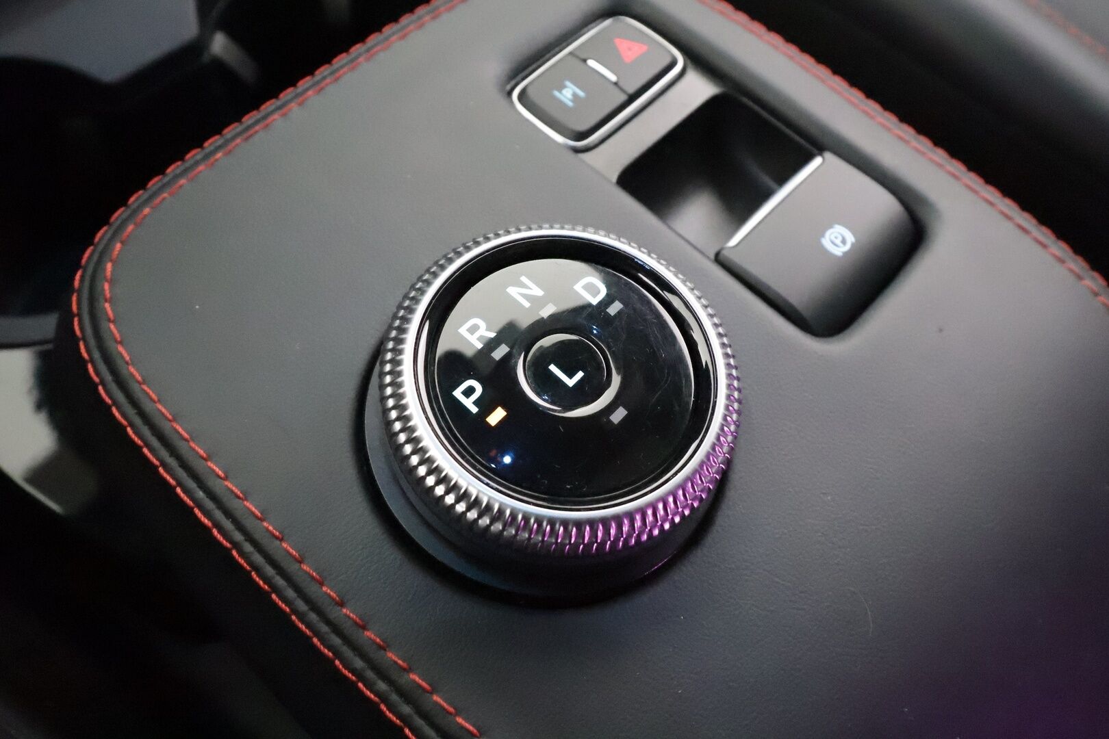 Ford Mustang Mach-E 2022 269hv A1 AWD * ACC / B&O / Lasikatto / Muistipenkki / 360 / LED / Koukku / Keyless * - 1-om Suomi-auto / Akku kuntotarkastettu / Kahdet renkaat aluvanteilla / Merkkihuollot