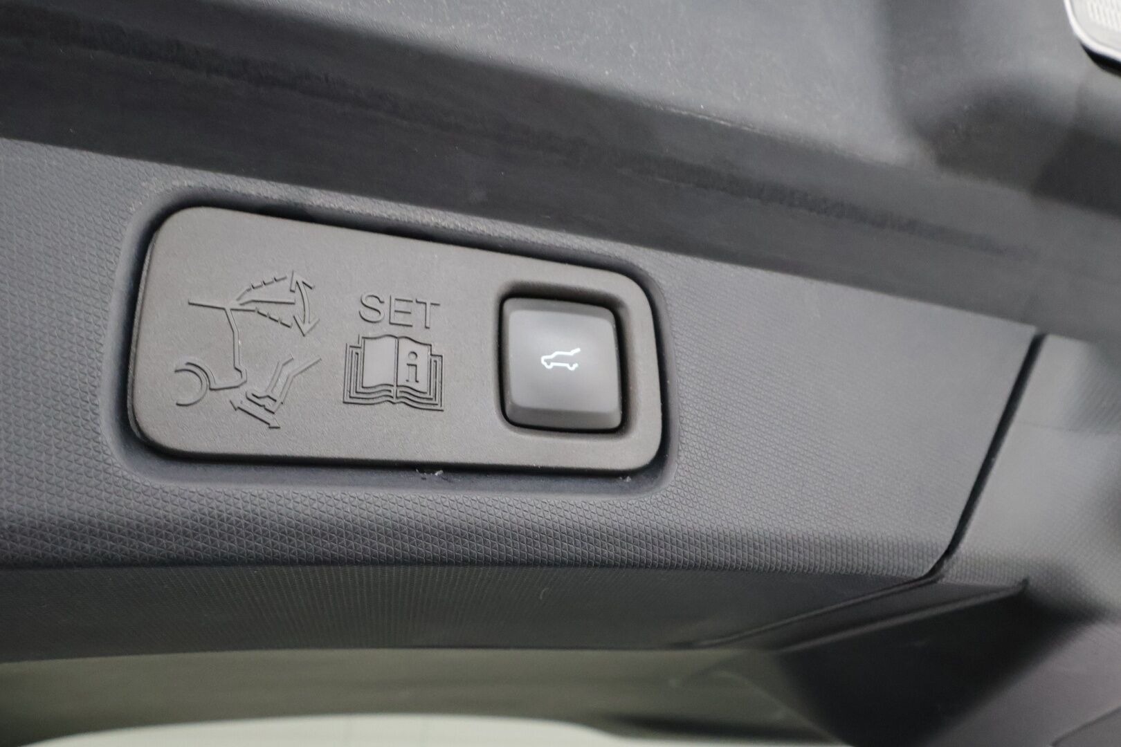 Ford Mustang Mach-E 2022 269hv A1 AWD * ACC / B&O / Lasikatto / Muistipenkki / 360 / LED / Koukku / Keyless * - 1-om Suomi-auto / Akku kuntotarkastettu / Kahdet renkaat aluvanteilla / Merkkihuollot