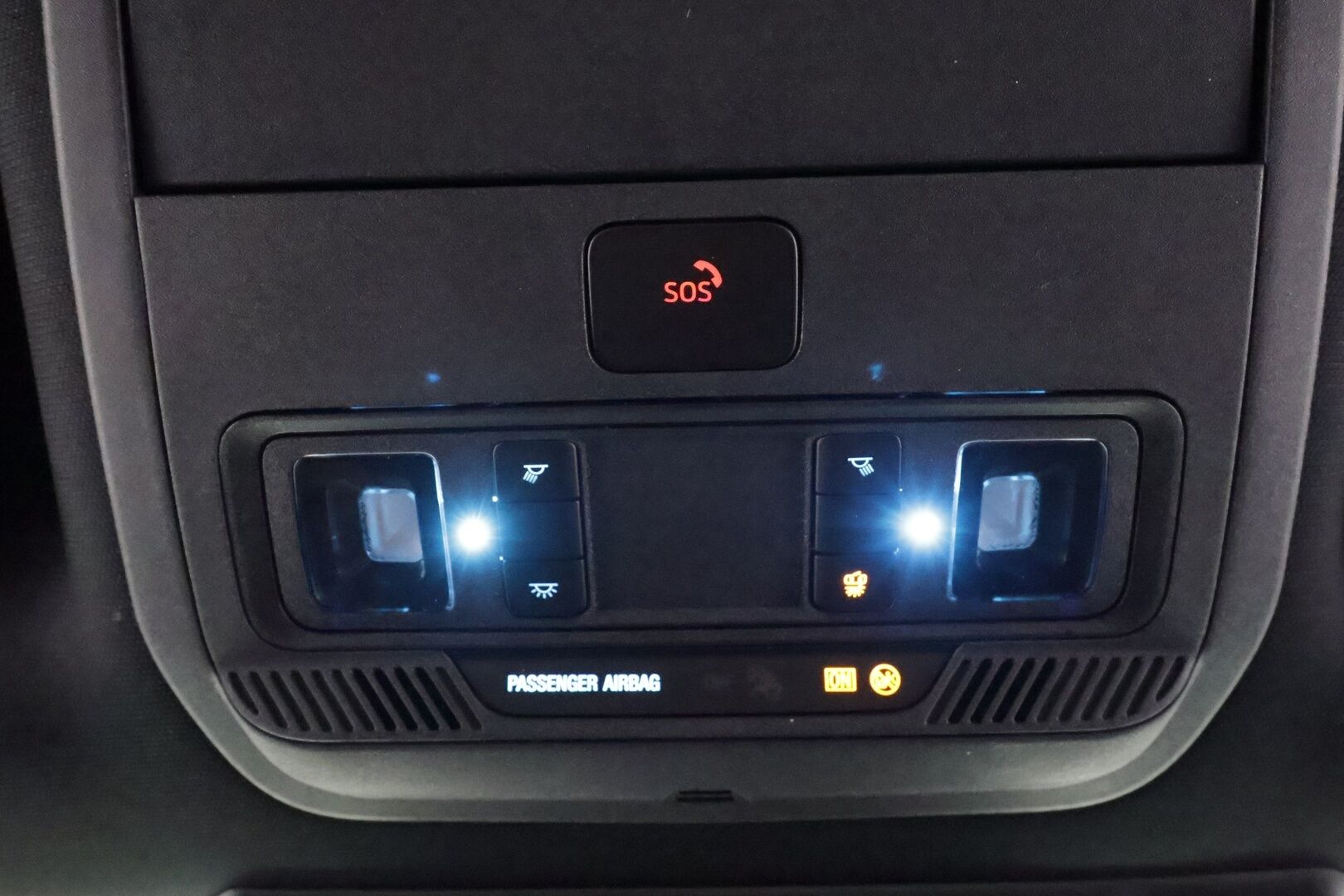 Ford Mustang Mach-E 2022 269hv A1 AWD * ACC / B&O / Lasikatto / Muistipenkki / 360 / LED / Koukku / Keyless * - 1-om Suomi-auto / Akku kuntotarkastettu / Kahdet renkaat aluvanteilla / Merkkihuollot