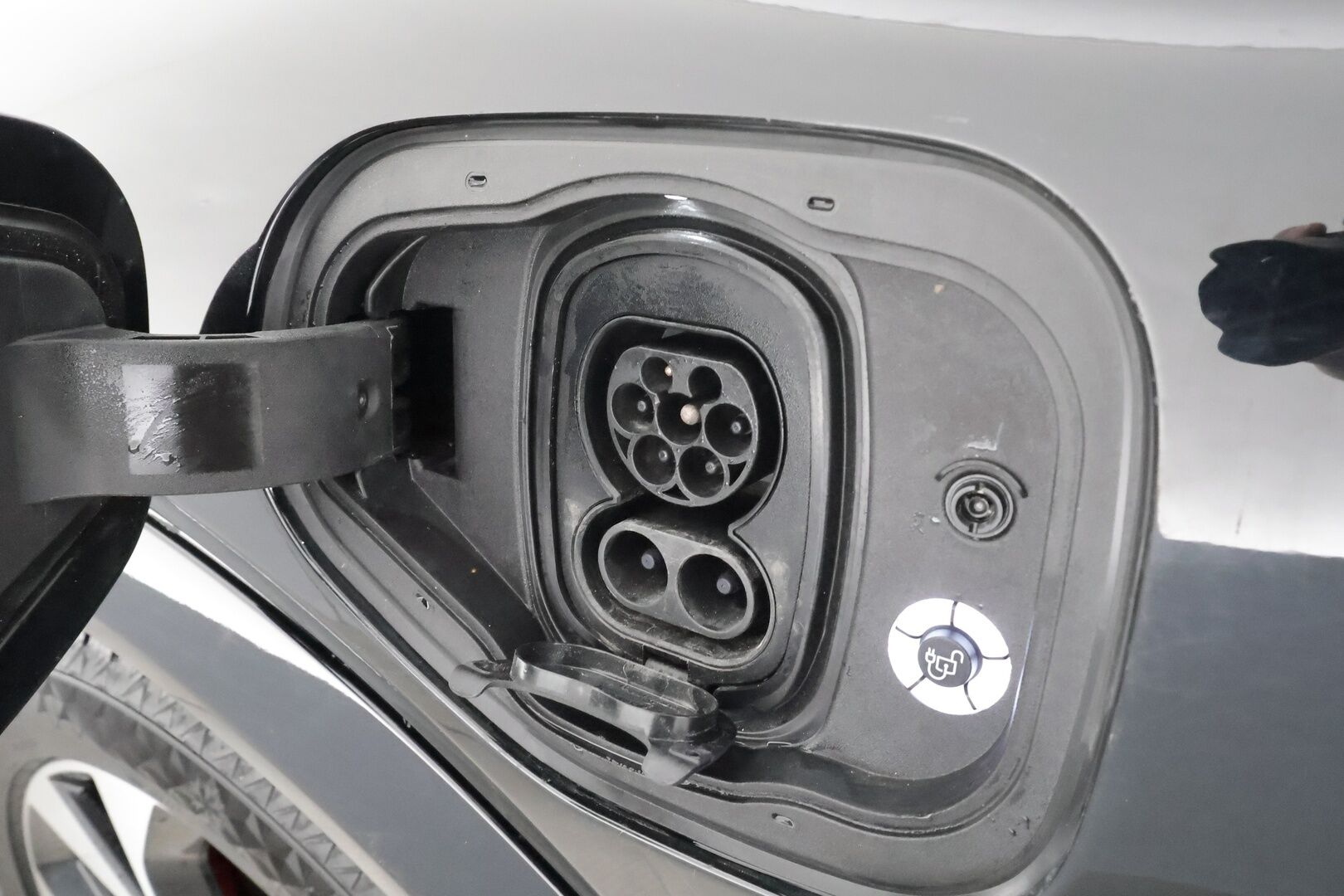 Ford Mustang Mach-E 2022 269hv A1 AWD * ACC / B&O / Lasikatto / Muistipenkki / 360 / LED / Koukku / Keyless * - 1-om Suomi-auto / Akku kuntotarkastettu / Kahdet renkaat aluvanteilla / Merkkihuollot