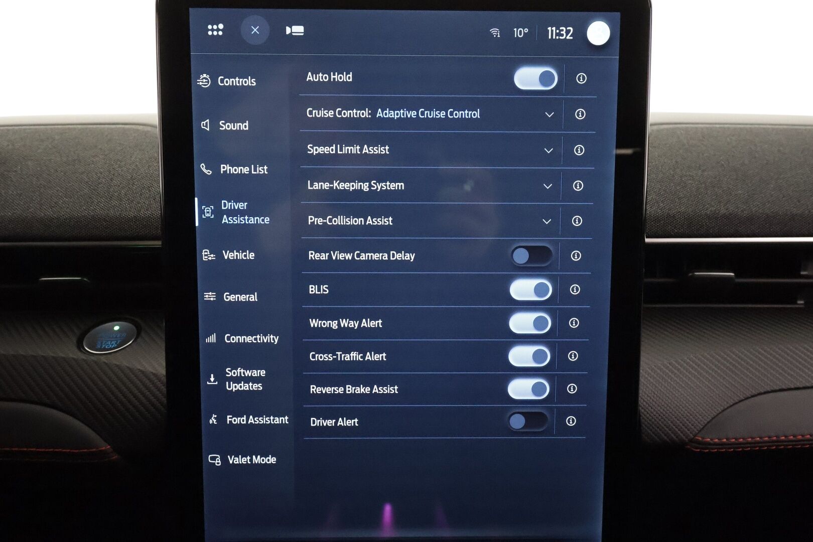 Ford Mustang Mach-E 2022 269hv A1 AWD * ACC / B&O / Lasikatto / Muistipenkki / 360 / LED / Koukku / Keyless * - 1-om Suomi-auto / Akku kuntotarkastettu / Kahdet renkaat aluvanteilla / Merkkihuollot