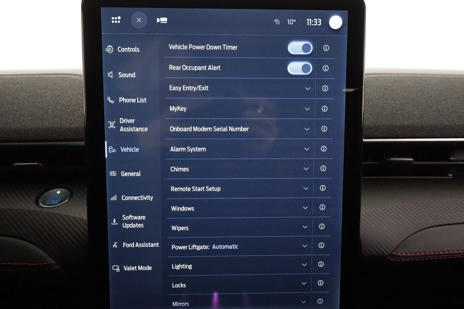 Ford Mustang Mach-E 2022 269hv A1 AWD * ACC / B&O / Lasikatto / Muistipenkki / 360 / LED / Koukku / Keyless * - 1-om Suomi-auto / Akku kuntotarkastettu / Kahdet renkaat aluvanteilla / Merkkihuollot