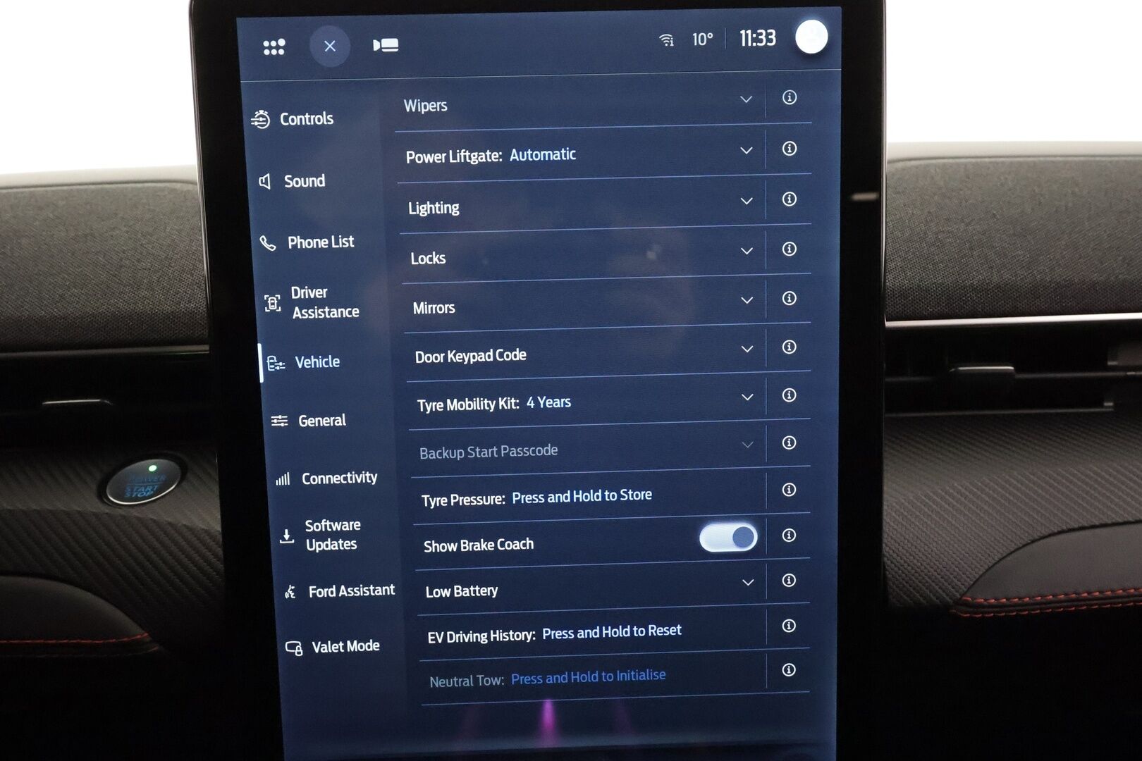 Ford Mustang Mach-E 2022 269hv A1 AWD * ACC / B&O / Lasikatto / Muistipenkki / 360 / LED / Koukku / Keyless * - 1-om Suomi-auto / Akku kuntotarkastettu / Kahdet renkaat aluvanteilla / Merkkihuollot