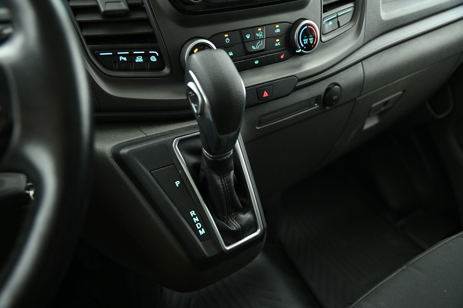 Ford Transit Custom 2022 340 2,0TDCI 170 hv *ALV / Webasto / Läpilastattava / Koukku / LED / P. kamera*