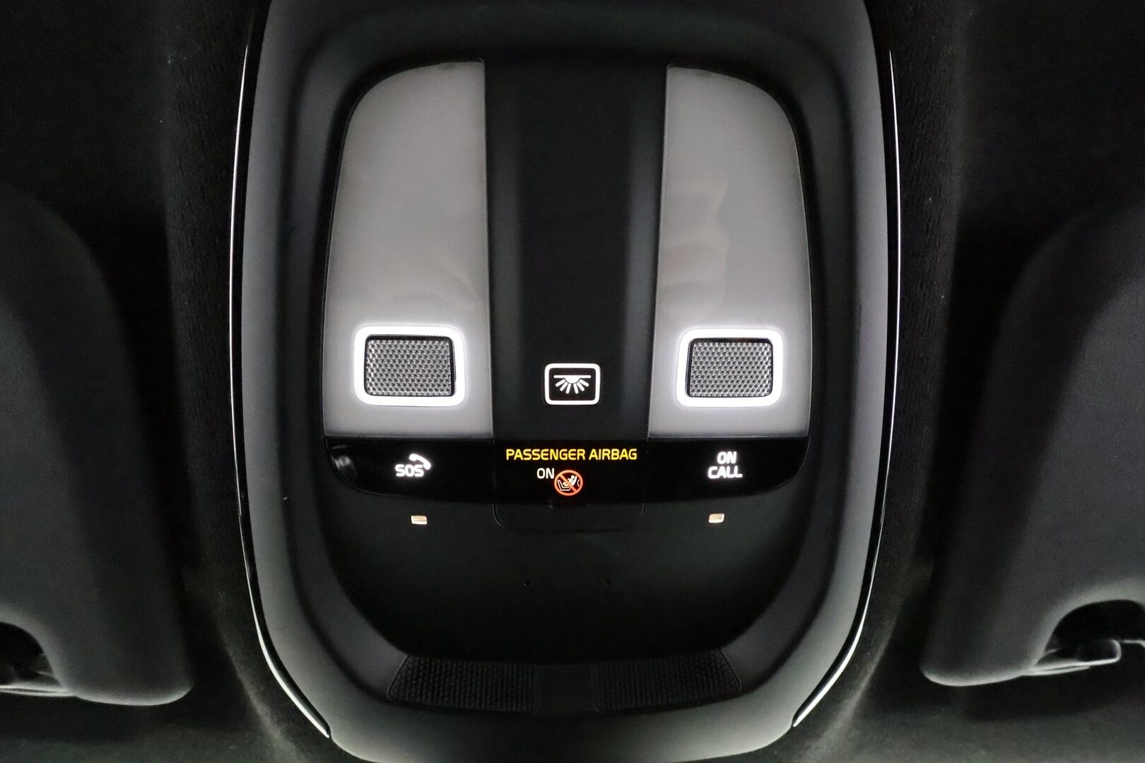 Volvo C40 2022 Recharge Twin Business Launch Edition aut * ILP / Koukku / ACC / Lasikatto / Pixel-LED / 360 / H&K * - Sportpenkki Muistilla / 1-om Suomi-auto / Kahdet renkaat aluvanteilla / Merkkihuollot