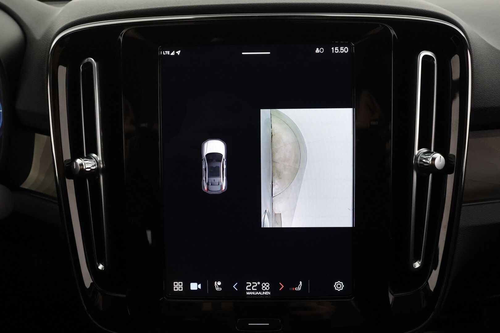 Volvo C40 2022 Recharge Twin Business Launch Edition aut * ILP / Koukku / ACC / Lasikatto / Pixel-LED / 360 / H&K * - Sportpenkki Muistilla / 1-om Suomi-auto / Kahdet renkaat aluvanteilla / Merkkihuollot