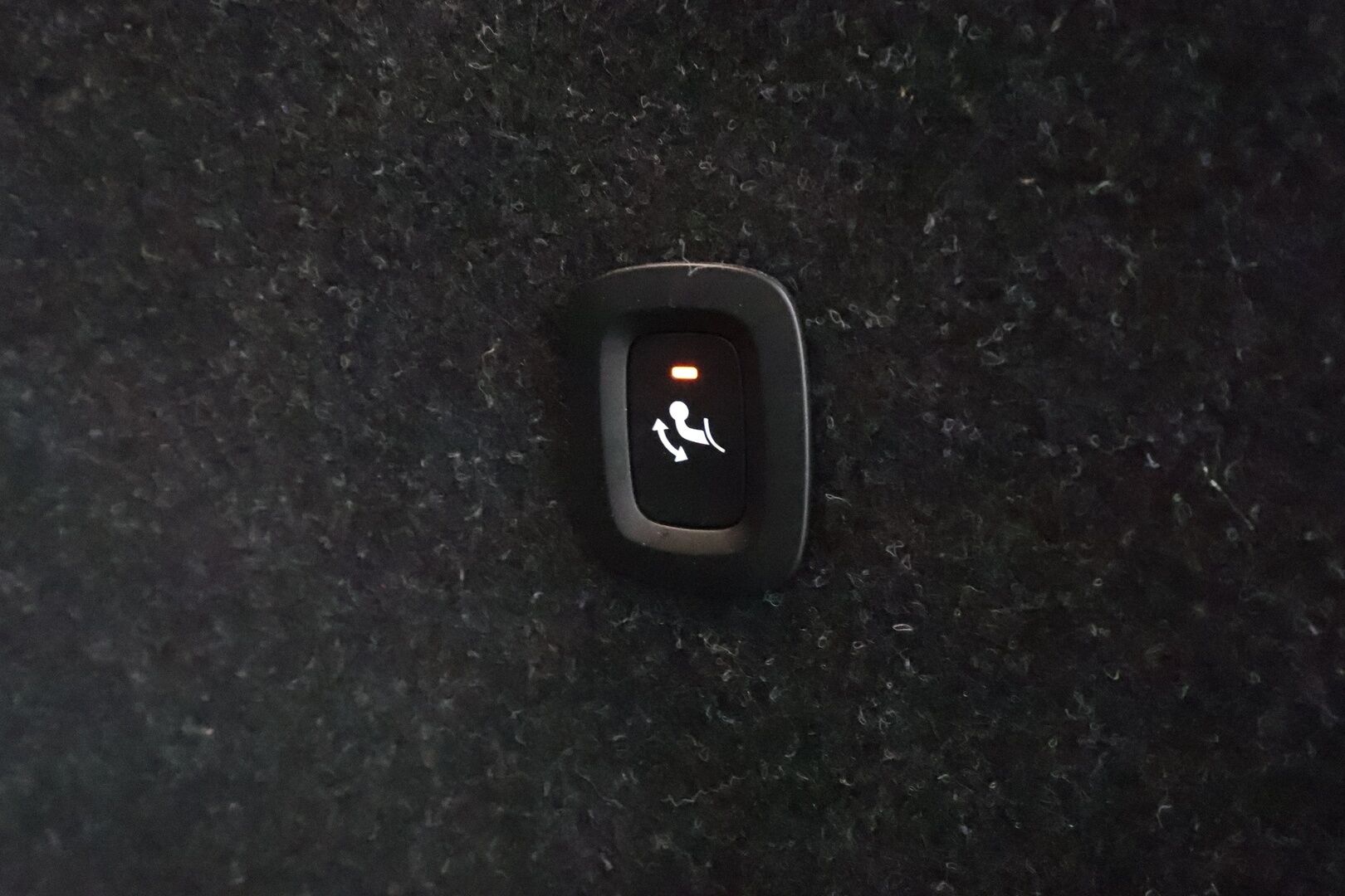 Volvo C40 2022 Recharge Twin Business Launch Edition aut * ILP / Koukku / ACC / Lasikatto / Pixel-LED / 360 / H&K * - Sportpenkki Muistilla / 1-om Suomi-auto / Kahdet renkaat aluvanteilla / Merkkihuollot