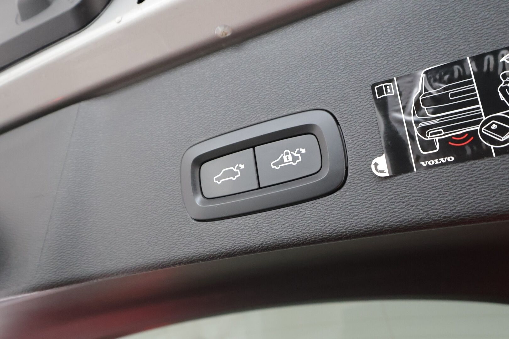 Volvo C40 2022 Recharge Twin Business Launch Edition aut * ILP / Koukku / ACC / Lasikatto / Pixel-LED / 360 / H&K * - Sportpenkki Muistilla / 1-om Suomi-auto / Kahdet renkaat aluvanteilla / Merkkihuollot