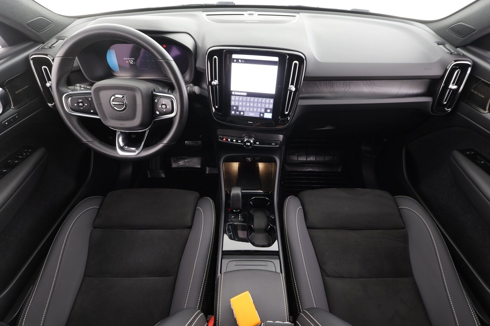 Volvo C40 2022 Recharge Twin Business Launch Edition aut * ILP / Koukku / ACC / Lasikatto / Pixel-LED / 360 / H&K * - Sportpenkki Muistilla / 1-om Suomi-auto / Kahdet renkaat aluvanteilla / Merkkihuollot