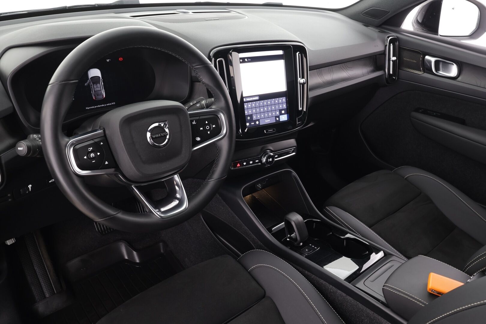 Volvo C40 2022 Recharge Twin Business Launch Edition aut * ILP / Koukku / ACC / Lasikatto / Pixel-LED / 360 / H&K * - Sportpenkki Muistilla / 1-om Suomi-auto / Kahdet renkaat aluvanteilla / Merkkihuollot