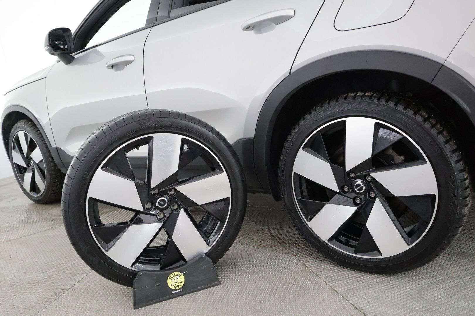 Volvo C40 2022 Recharge Twin Business Launch Edition aut * ILP / Koukku / ACC / Lasikatto / Pixel-LED / 360 / H&K * - Sportpenkki Muistilla / 1-om Suomi-auto / Kahdet renkaat aluvanteilla / Merkkihuollot