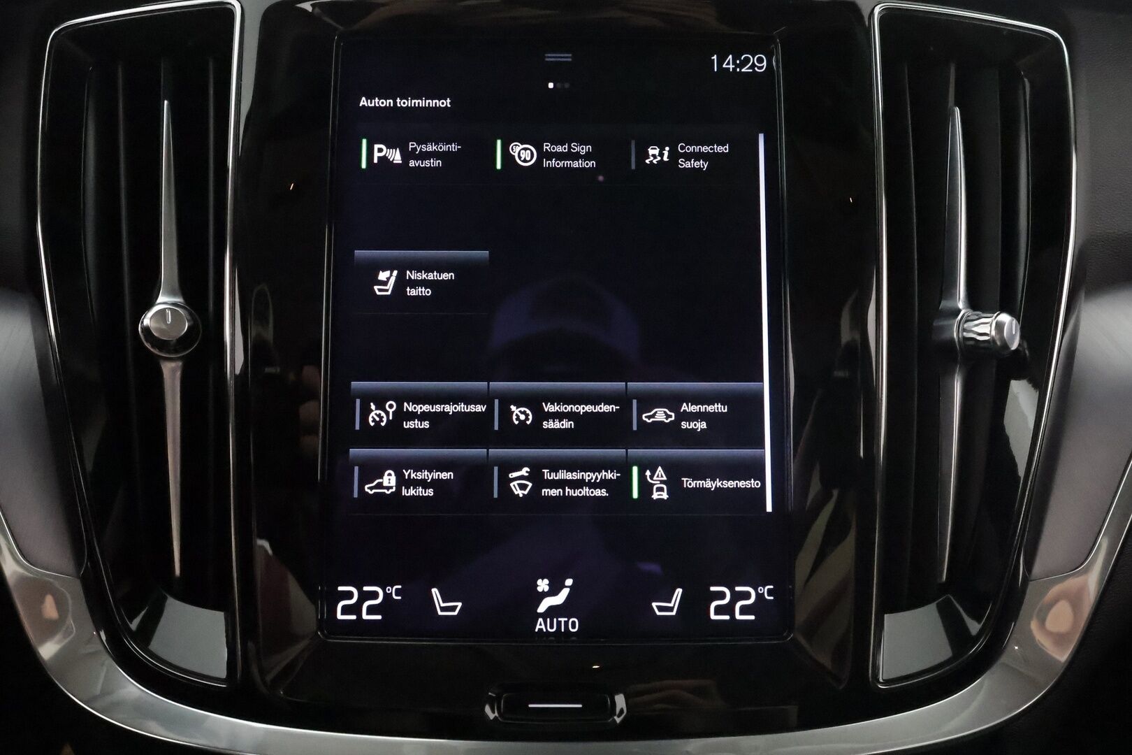 Volvo V60 2022 B3 MHEV Business Edition Aut. ** 1.Om Suomi-auto / Webasto / Koukku / Adapt. Vakkari / Muistipenkki / P. Tutka ** - Nahkasisusta / LED-valot / Kaistavahti / keylessGO / 2x renkaat