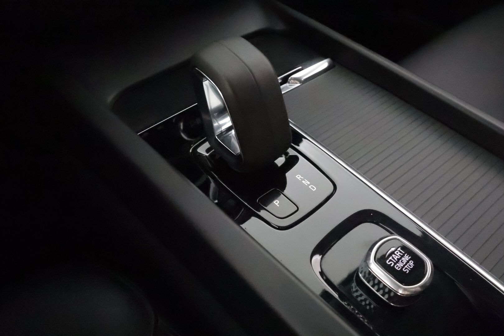 Volvo V60 2022 B3 MHEV Business Edition Aut. ** 1.Om Suomi-auto / Webasto / Koukku / Adapt. Vakkari / Muistipenkki / P. Tutka ** - Nahkasisusta / LED-valot / Kaistavahti / keylessGO / 2x renkaat