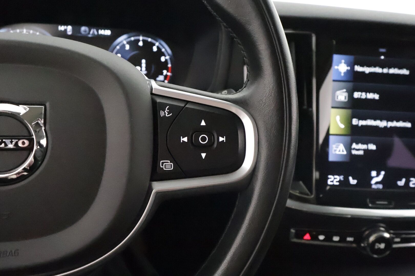 Volvo V60 2022 B3 MHEV Business Edition Aut. ** 1.Om Suomi-auto / Webasto / Koukku / Adapt. Vakkari / Muistipenkki / P. Tutka ** - Nahkasisusta / LED-valot / Kaistavahti / keylessGO / 2x renkaat
