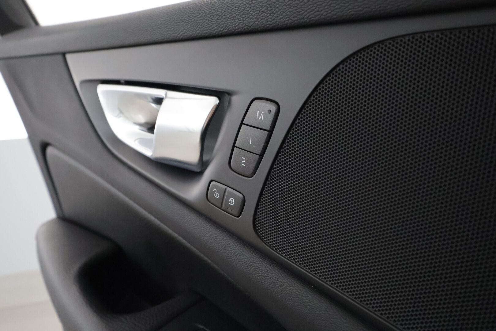 Volvo V60 2022 B3 MHEV Business Edition Aut. ** 1.Om Suomi-auto / Webasto / Koukku / Adapt. Vakkari / Muistipenkki / P. Tutka ** - Nahkasisusta / LED-valot / Kaistavahti / keylessGO / 2x renkaat