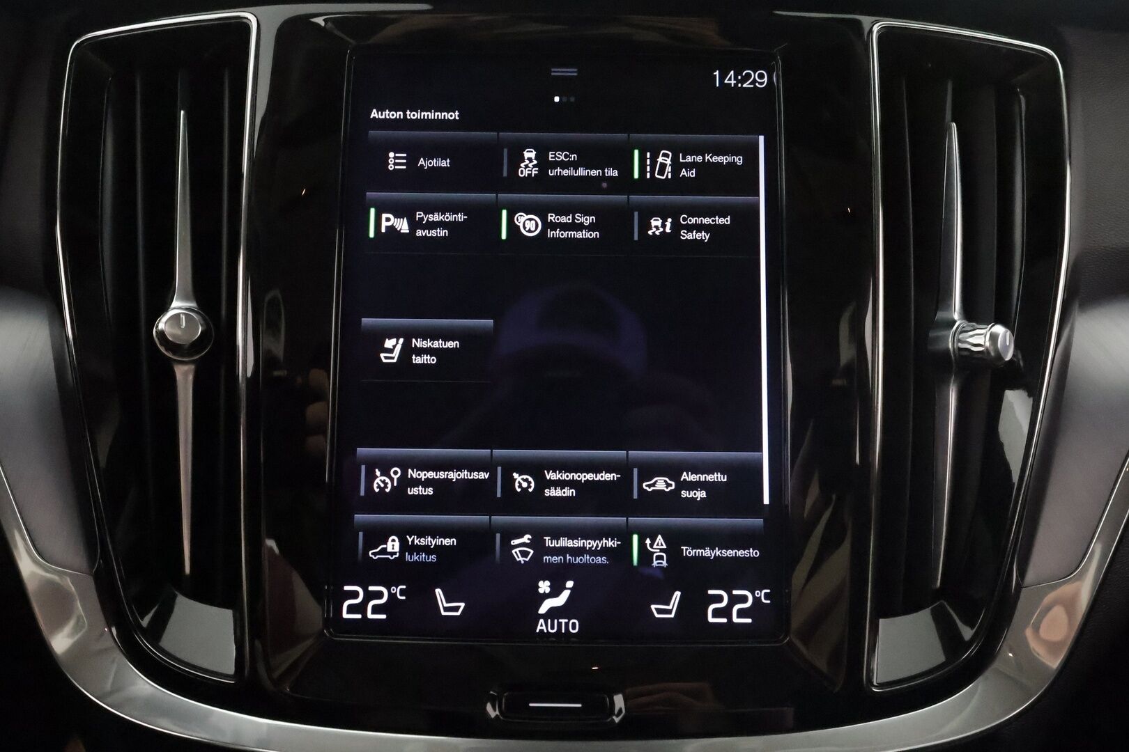 Volvo V60 2022 B3 MHEV Business Edition Aut. ** 1.Om Suomi-auto / Webasto / Koukku / Adapt. Vakkari / Muistipenkki / P. Tutka ** - Nahkasisusta / LED-valot / Kaistavahti / keylessGO / 2x renkaat