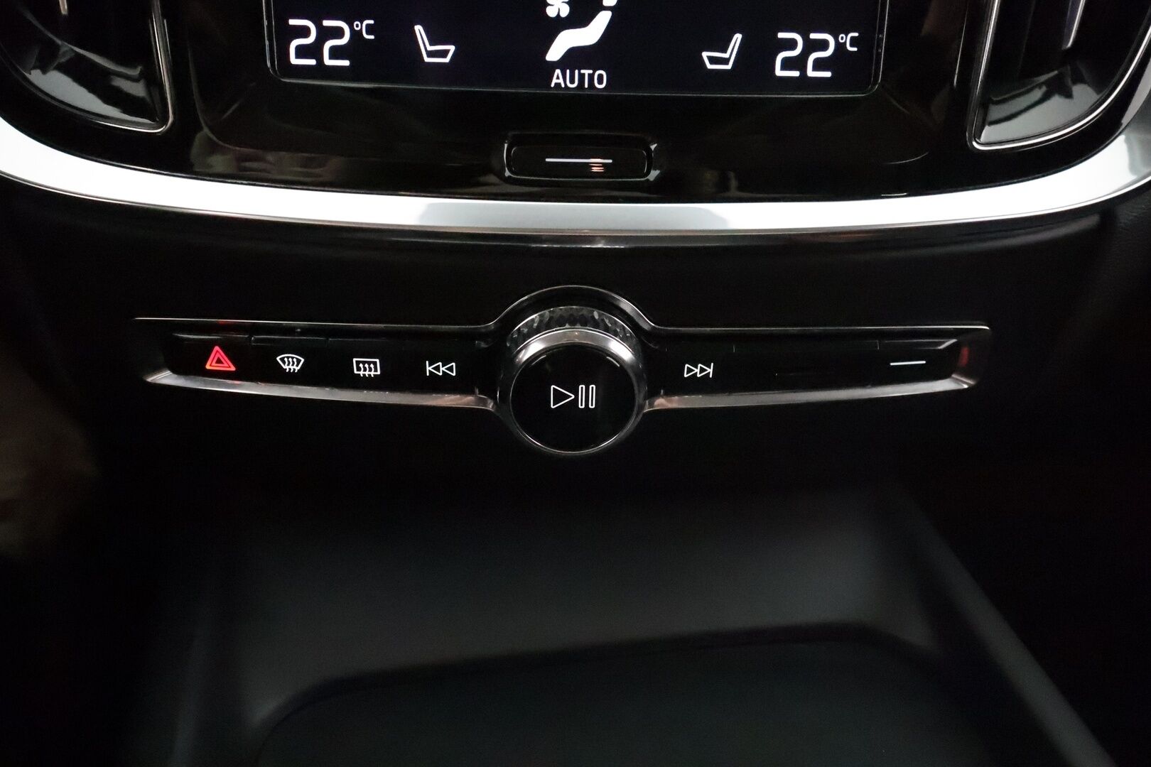 Volvo V60 2022 B3 MHEV Business Edition Aut. ** 1.Om Suomi-auto / Webasto / Koukku / Adapt. Vakkari / Muistipenkki / P. Tutka ** - Nahkasisusta / LED-valot / Kaistavahti / keylessGO / 2x renkaat