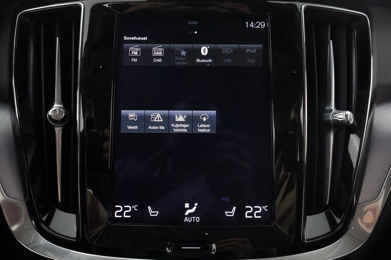 Volvo V60 2022 B3 MHEV Business Edition Aut. ** 1.Om Suomi-auto / Webasto / Koukku / Adapt. Vakkari / Muistipenkki / P. Tutka ** - Nahkasisusta / LED-valot / Kaistavahti / keylessGO / 2x renkaat