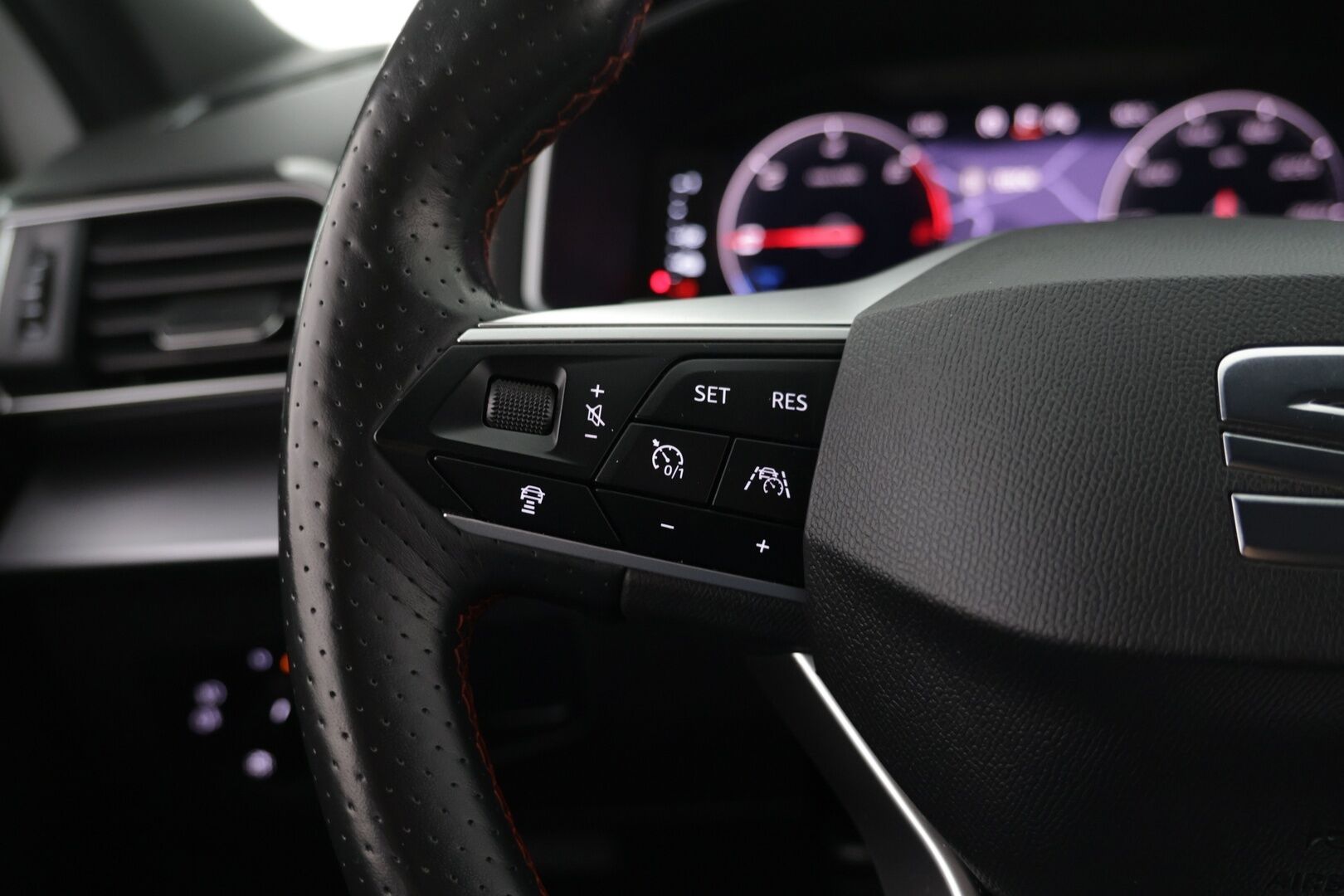Seat Tarraco 2022 1,4 PHEV 245 e-Hybrid FR Launch Edition DSG - | Acc | Sporrtipenkit muistilla | Upea maasturi|