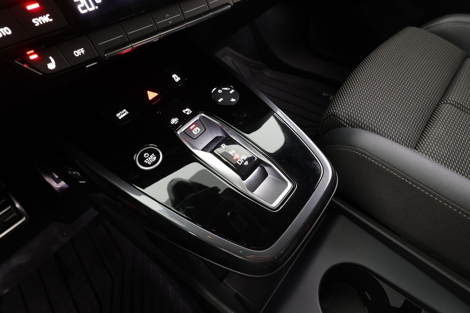 Audi Q4 e-tron 2022 Progress S line 50 e-tron quattro Sportback - | ACC | ILP | SONOS | 2x S-line | Koukku | Puolinahat | Sporttipenkit | Matrix | P.kamera | Navi | Keyless | 1-om suomiauto | Merkkihuollot | ALV | 