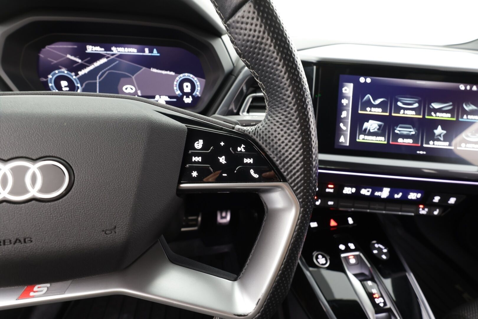 Audi Q4 e-tron 2022 Progress S line 50 e-tron quattro Sportback - | ACC | ILP | SONOS | 2x S-line | Koukku | Puolinahat | Sporttipenkit | Matrix | P.kamera | Navi | Keyless | 1-om suomiauto | Merkkihuollot | ALV | 