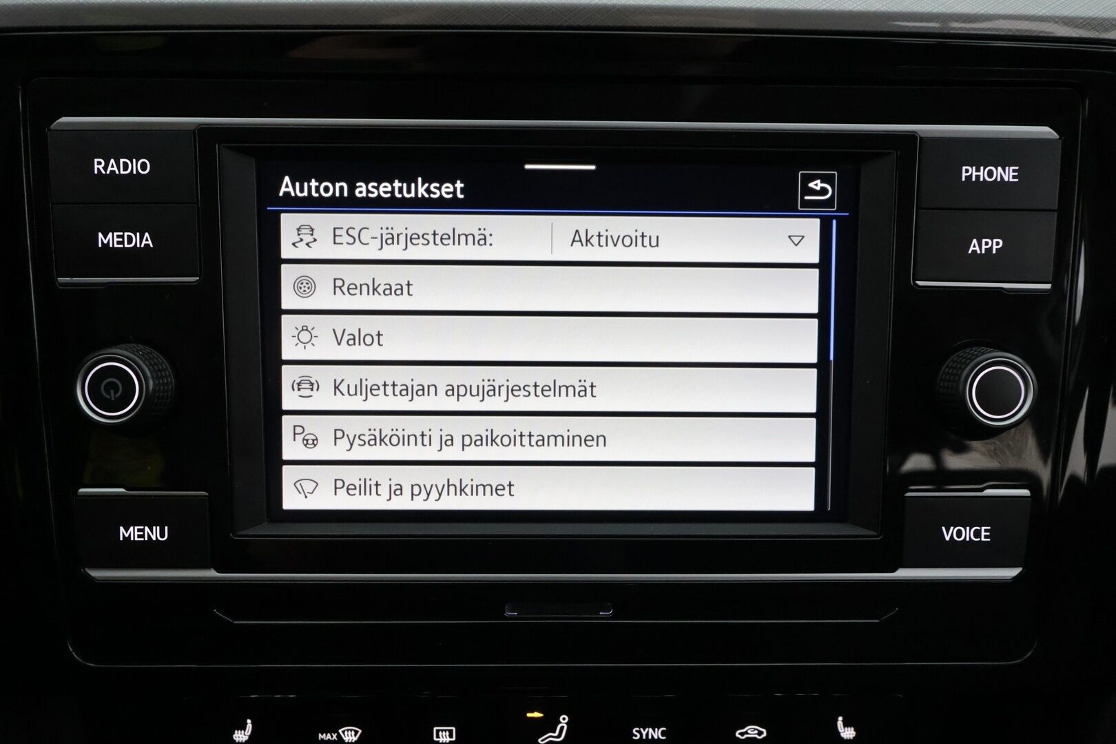 Volkswagen Passat 2022 Variant Comfort Business 1,5 TSI EVO 110 kW DSG * Webasto / Koukku / ACC / LED / P.tutkat / Kaistavahti * - 1-om Suomi-auto / Kahdet renkaat aluvanteilla