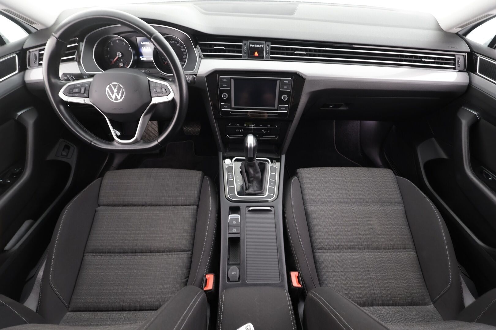 Volkswagen Passat 2022 Variant Comfort Business 1,5 TSI EVO 110 kW DSG * Webasto / Koukku / ACC / LED / P.tutkat / Kaistavahti * - 1-om Suomi-auto / Kahdet renkaat aluvanteilla