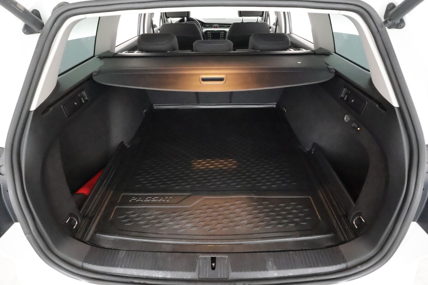 Volkswagen Passat 2022 Variant Comfort Business 1,5 TSI EVO 110 kW DSG * Webasto / Koukku / ACC / LED / P.tutkat / Kaistavahti * - 1-om Suomi-auto / Kahdet renkaat aluvanteilla