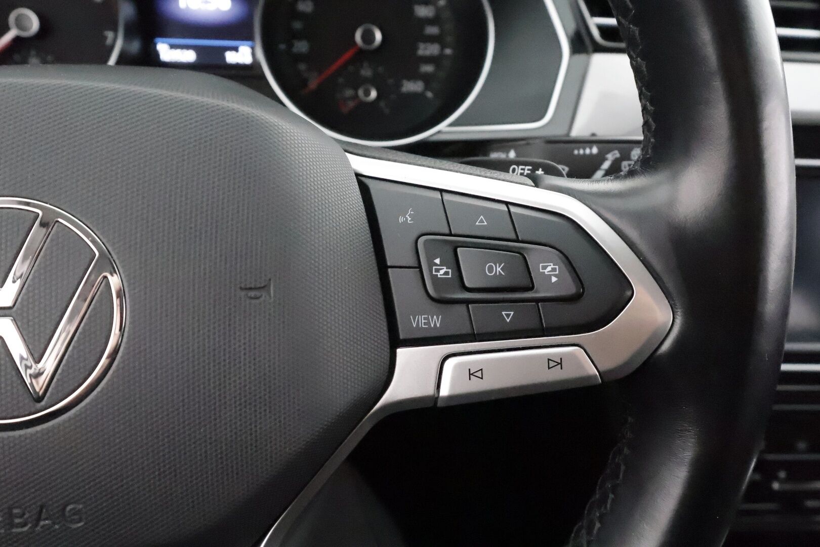 Volkswagen Passat 2022 Variant Comfort Business 1,5 TSI EVO 110 kW DSG * Webasto / Koukku / ACC / LED / P.tutkat / Kaistavahti * - 1-om Suomi-auto / Kahdet renkaat aluvanteilla