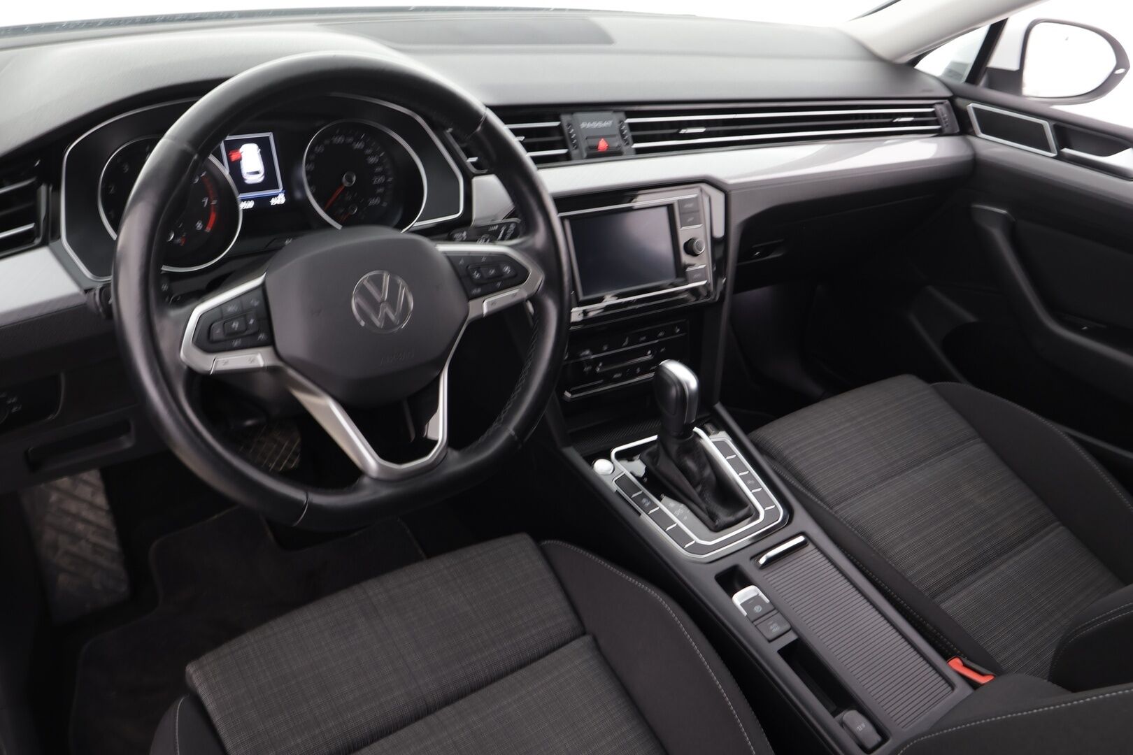 Volkswagen Passat 2022 Variant Comfort Business 1,5 TSI EVO 110 kW DSG * Webasto / Koukku / ACC / LED / P.tutkat / Kaistavahti * - 1-om Suomi-auto / Kahdet renkaat aluvanteilla