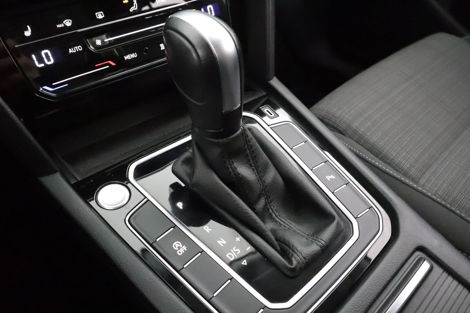 Volkswagen Passat 2022 Variant Comfort Business 1,5 TSI EVO 110 kW DSG * Webasto / Koukku / ACC / LED / P.tutkat / Kaistavahti * - 1-om Suomi-auto / Kahdet renkaat aluvanteilla