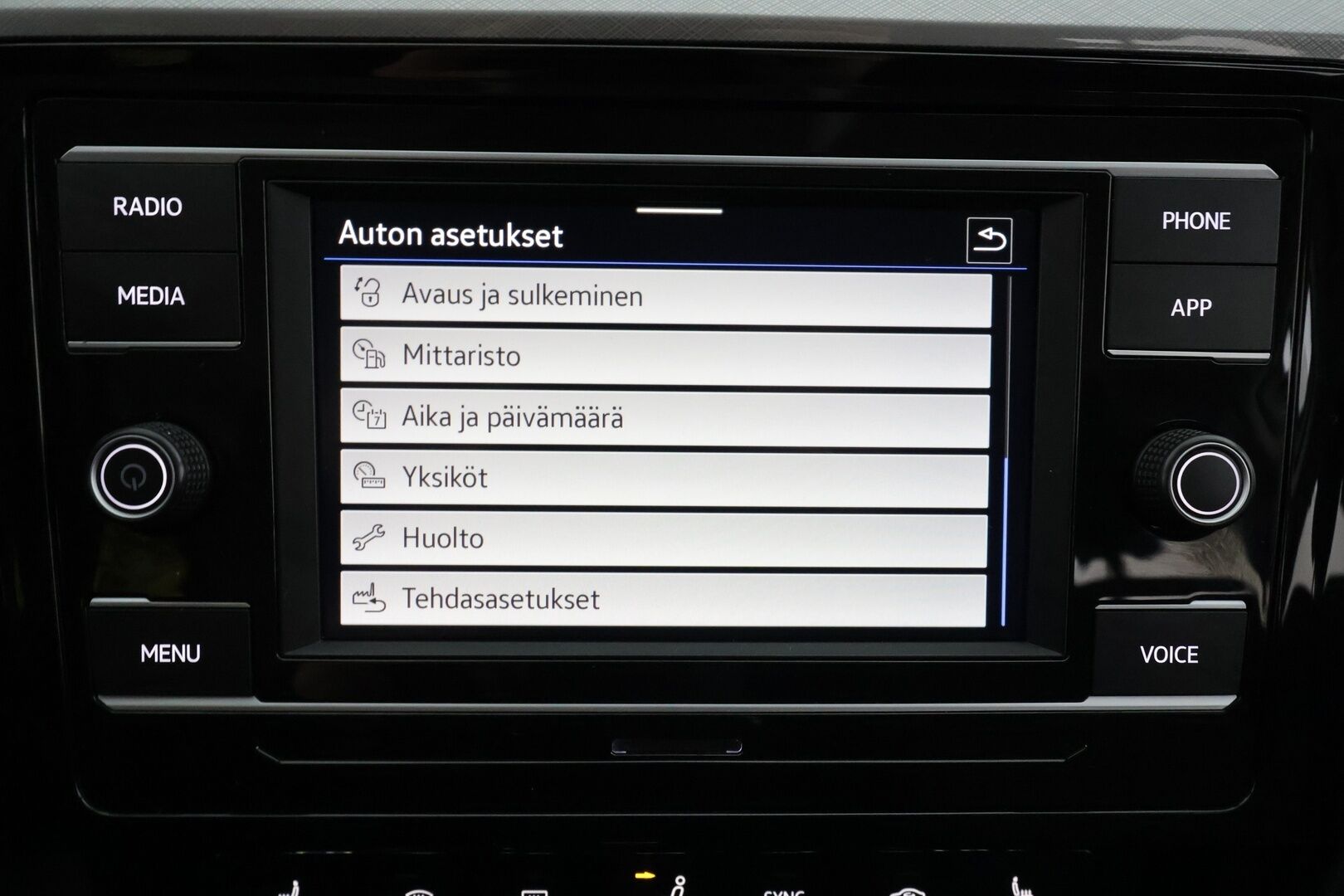 Volkswagen Passat 2022 Variant Comfort Business 1,5 TSI EVO 110 kW DSG * Webasto / Koukku / ACC / LED / P.tutkat / Kaistavahti * - 1-om Suomi-auto / Kahdet renkaat aluvanteilla